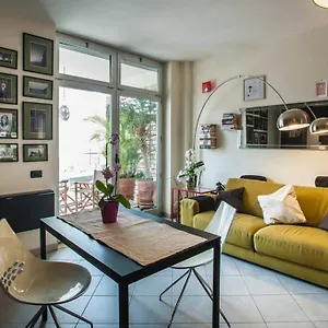  Apartment Modern Giovanni Square Iun Q6922 Italy