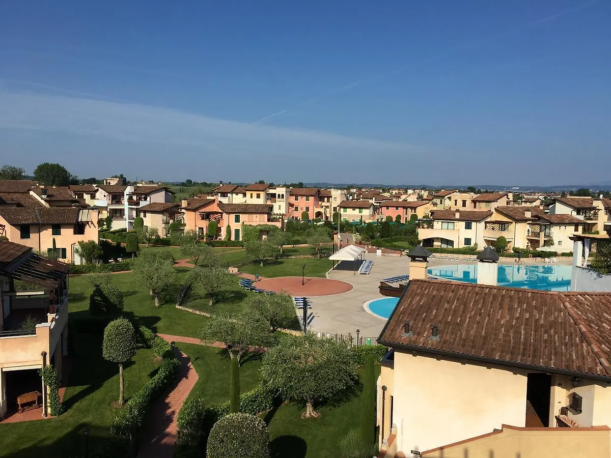 Garda Resort Village 佩斯基耶拉德加达 3*,